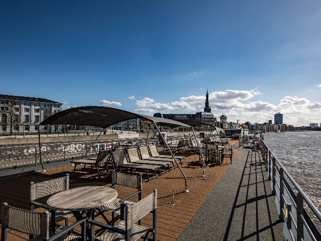 Sundeck